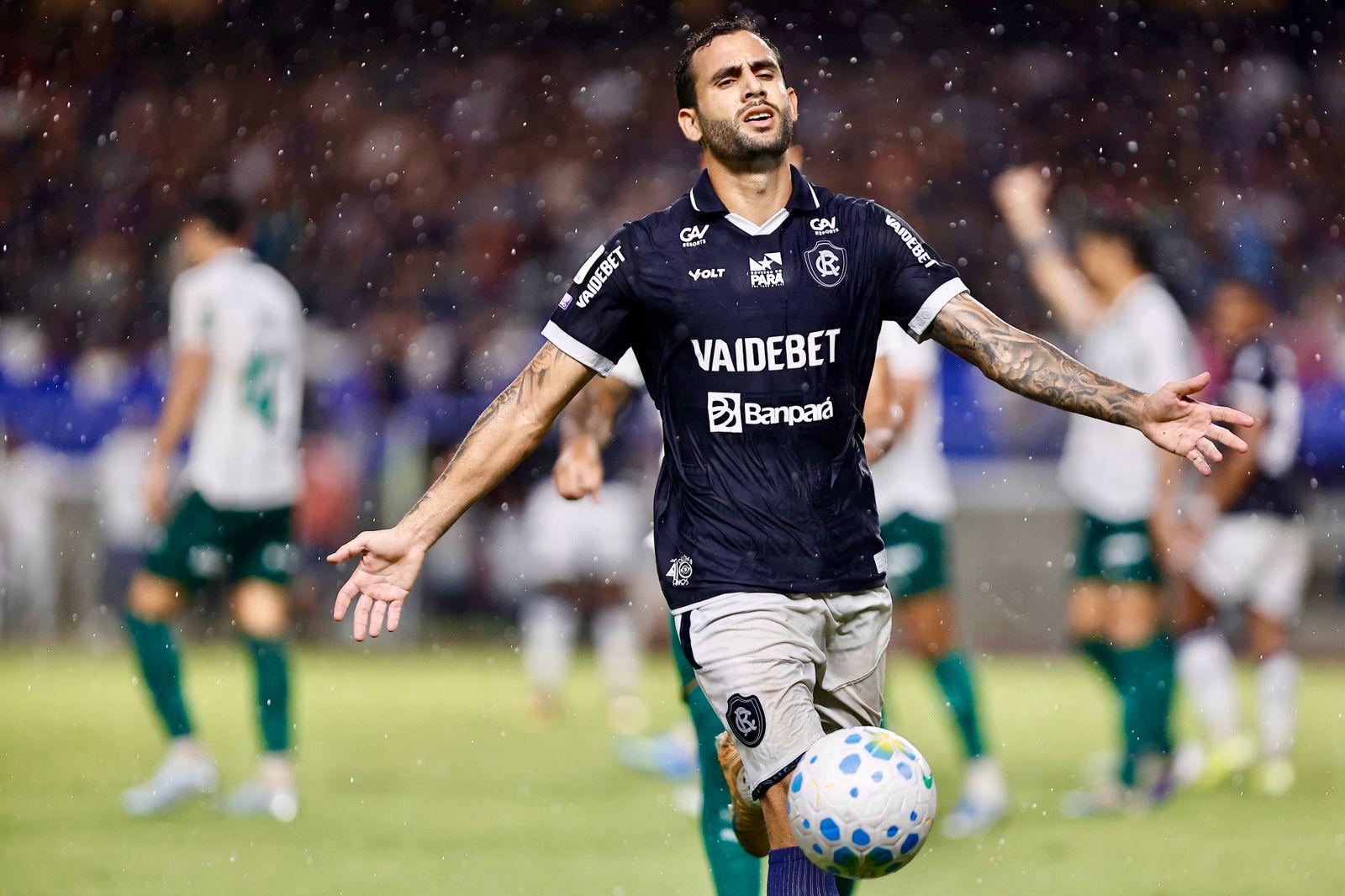 Marcelinho destaca união do elenco e vê Remo em evolução na temporada
