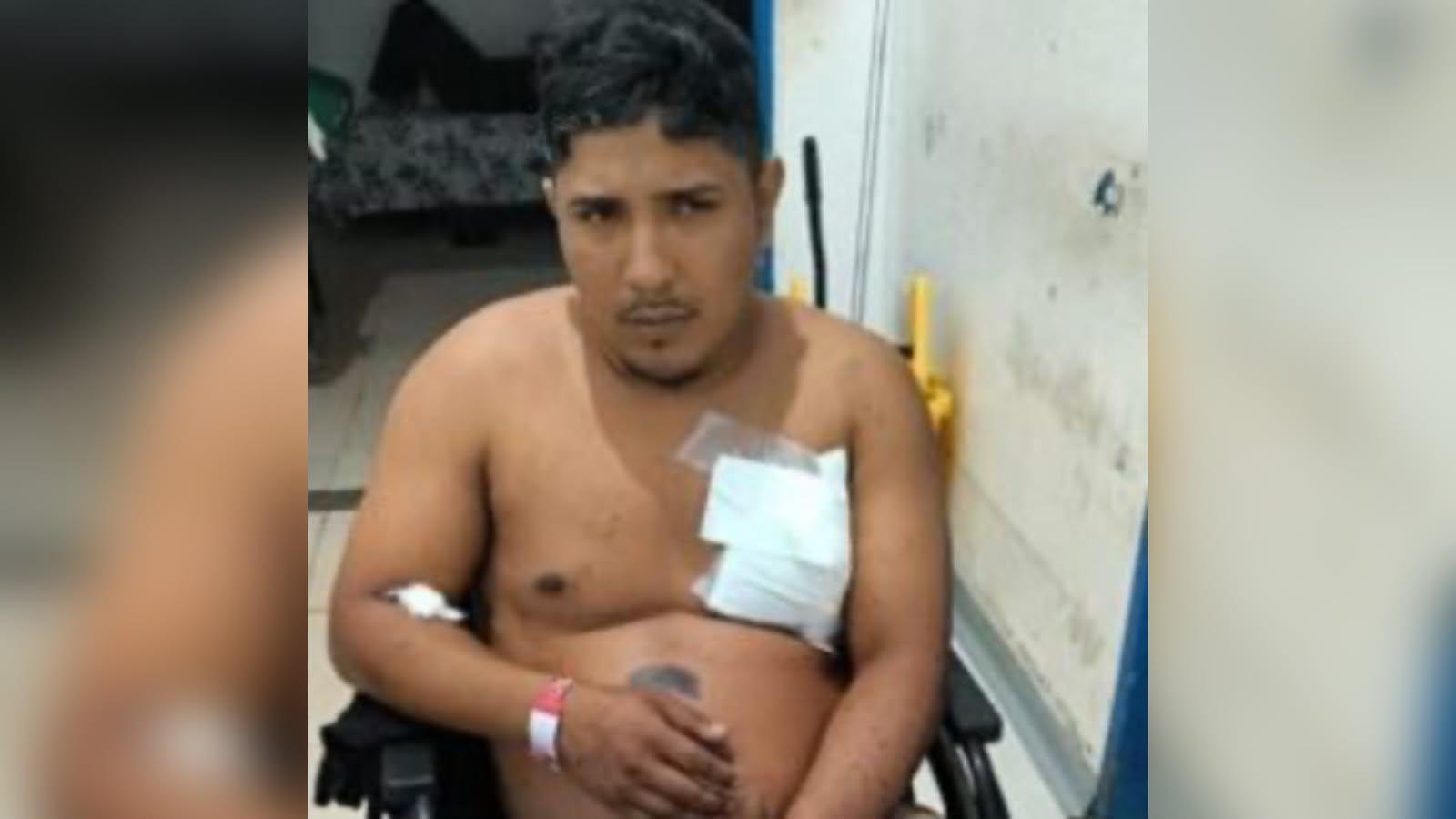A imagem em destaque mostra o suspeito preso pela Polícia Militar.