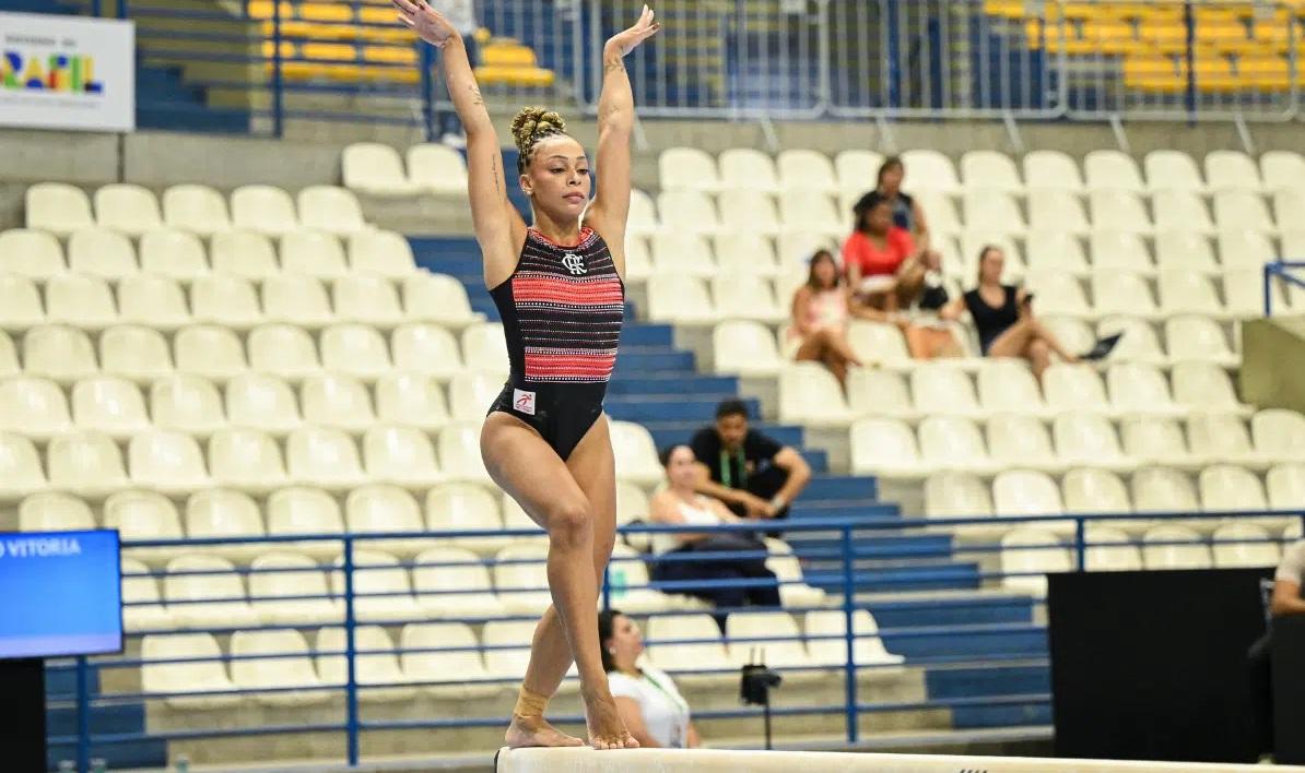 Lorrane Oliveira caiu no fim da apresentação nas eliminatórias da etapa da Eslovênia da Copa do Mundo