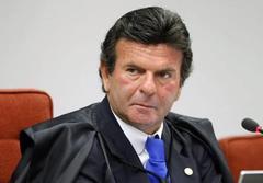 Ministro Luiz Fux, do STF,  rechaçou críticas frequentes ao Judiciário: "STF tem sido levado a decidir sempre quando é provocado", disse ele.