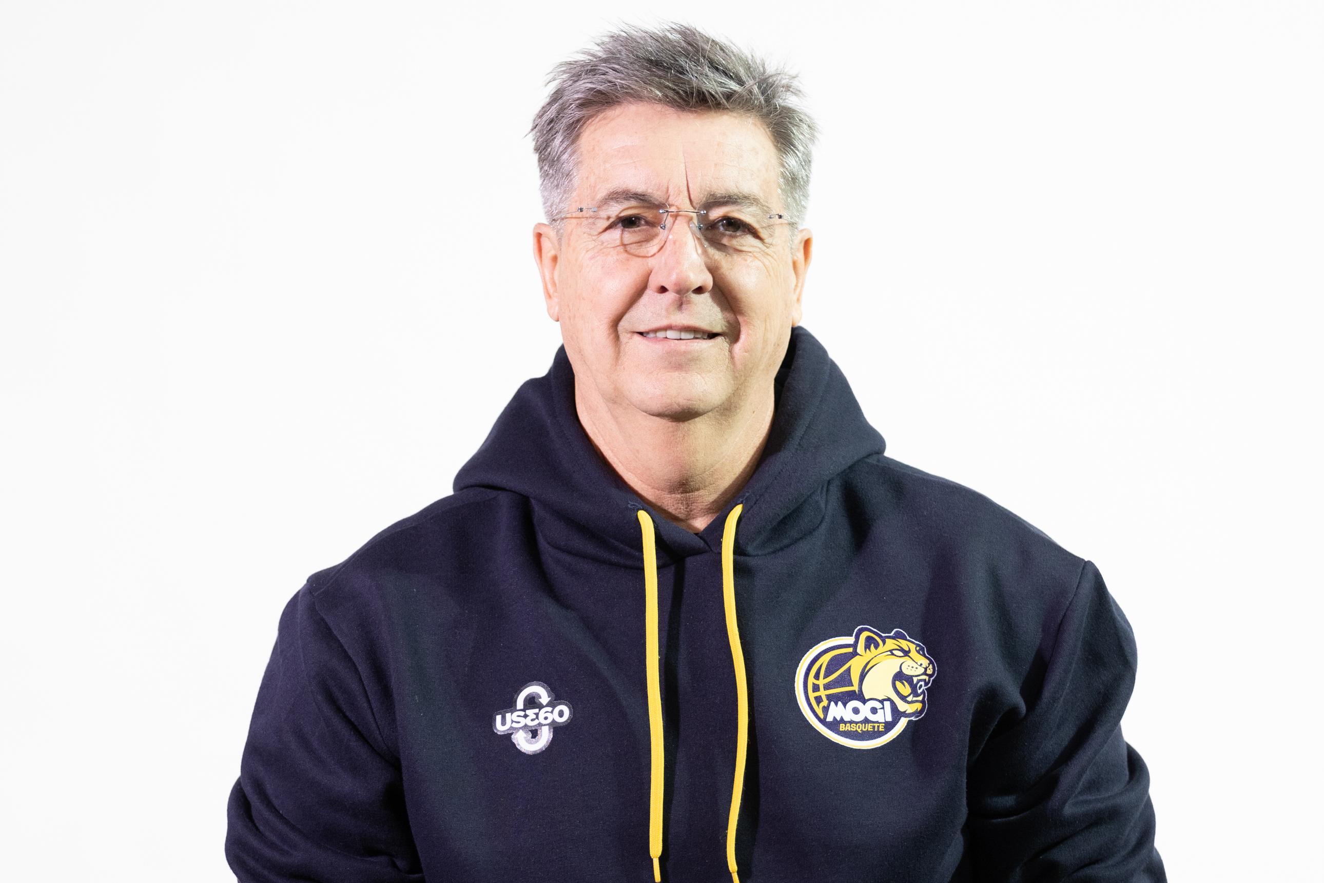 Ex-jogador da Seleção Brasileira de basquete ministra clínica e palestra em Belém