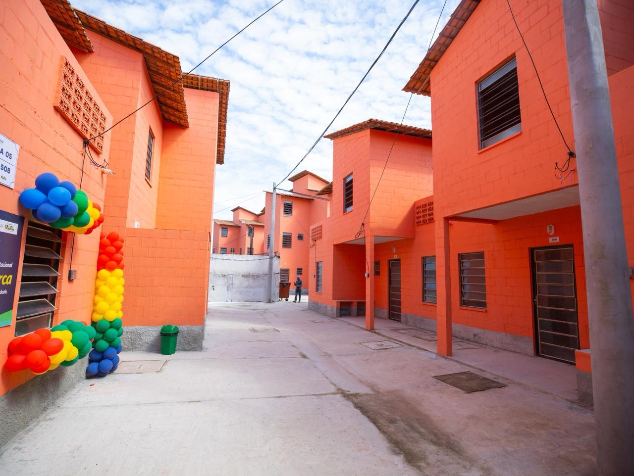 Momento teve a presença de moradores e autoridades