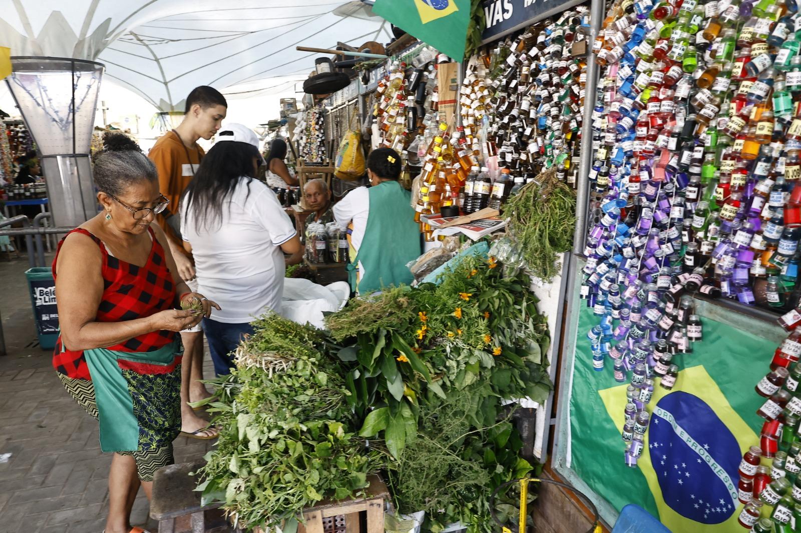 Banho de São João movimenta o Ver-O-Peso anualmente