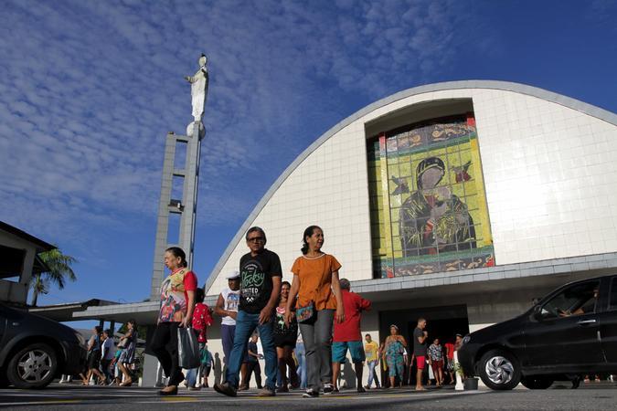 Fiéis na Paróquia Nossa Senhora do Perpétuo Socorro