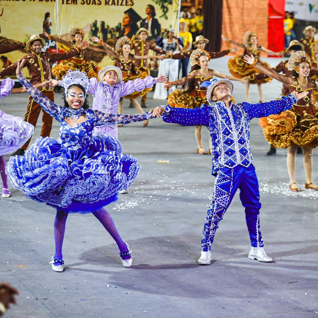 Quadrilhas juninas e bois-bumbás transformaram o espaço em um grande palco de arte, identidade e reflexão