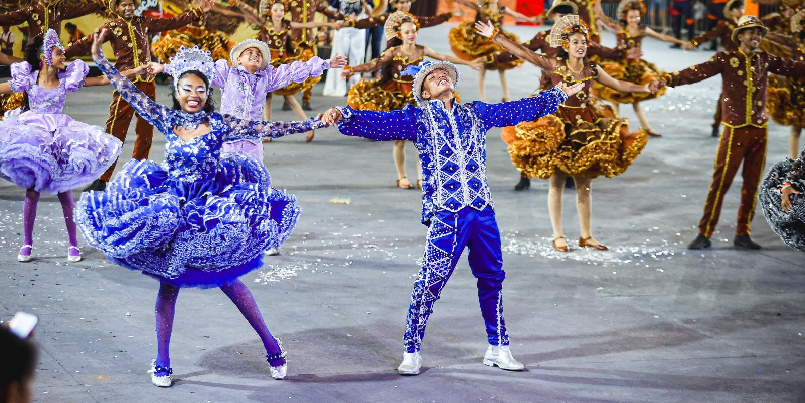 Quadrilhas juninas e bois-bumbás transformaram o espaço em um grande palco de arte, identidade e reflexão