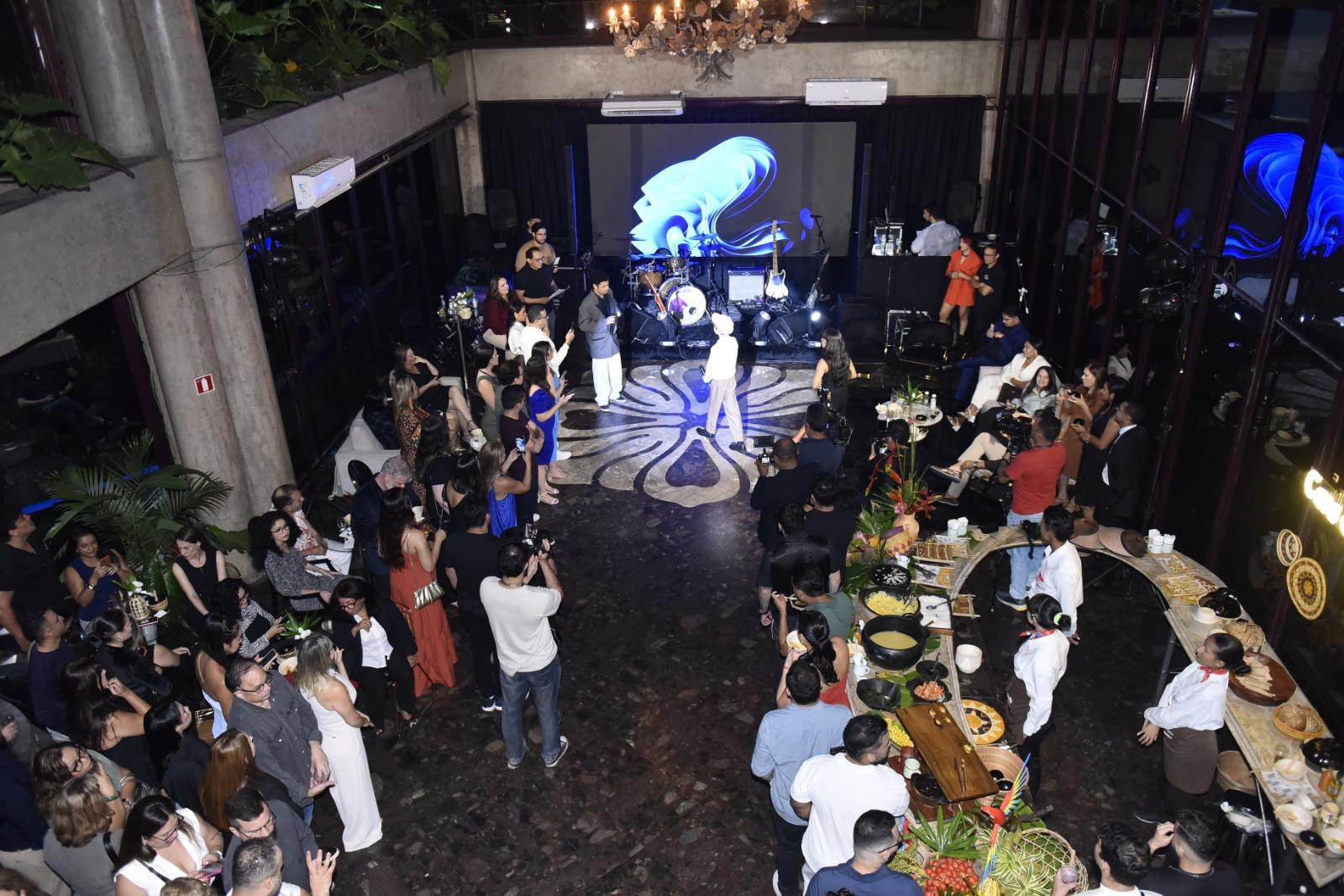 A festa foi concebida como um espetáculo musical que percorreu diferentes momentos da história do jornal e da televisão, relacionando acontecimentos marcantes das últimas oito décadas à trajetória do Grupo Liberal