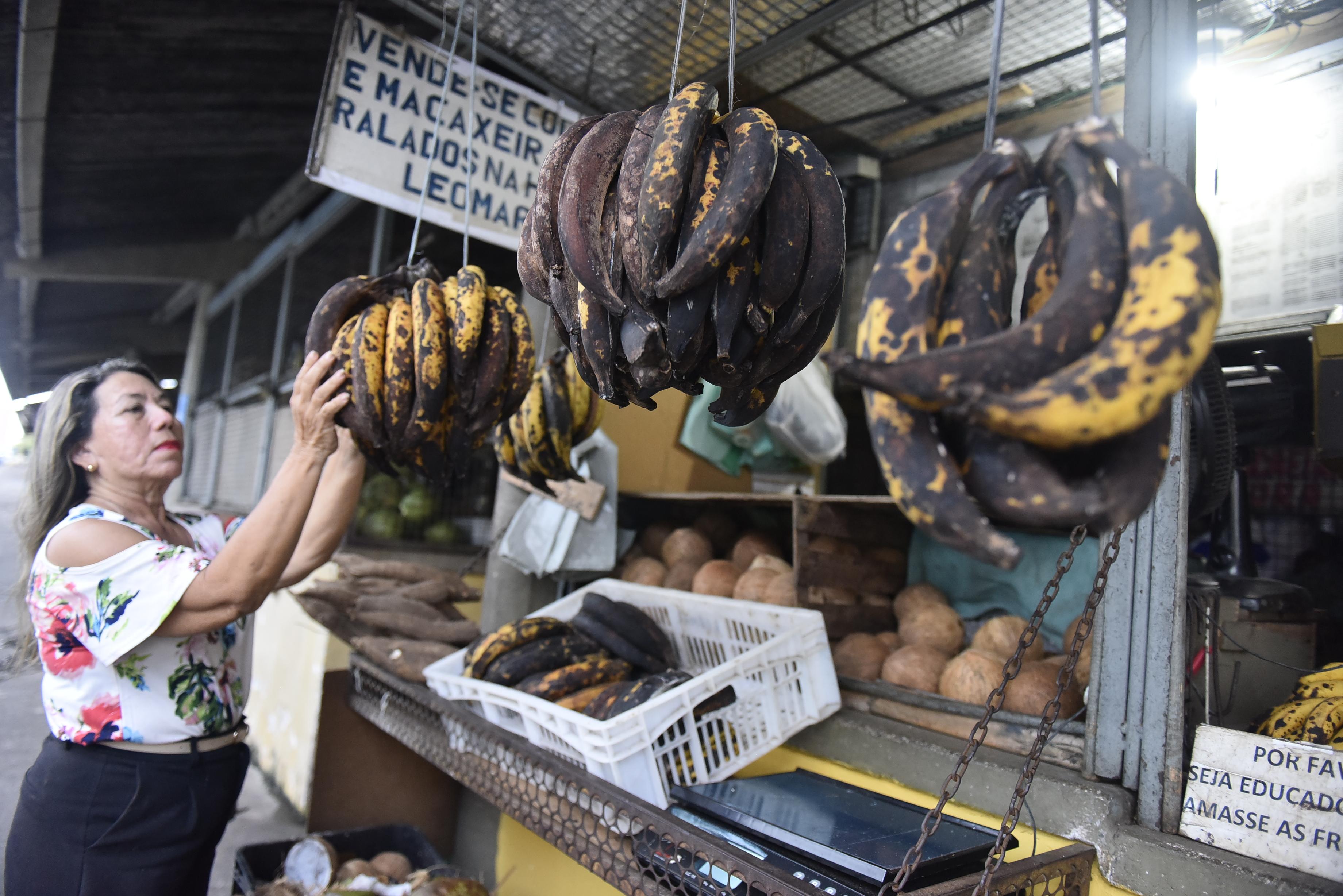 Desperdício de alimentos pesa no bolso de feirantes e consumidores em Belém