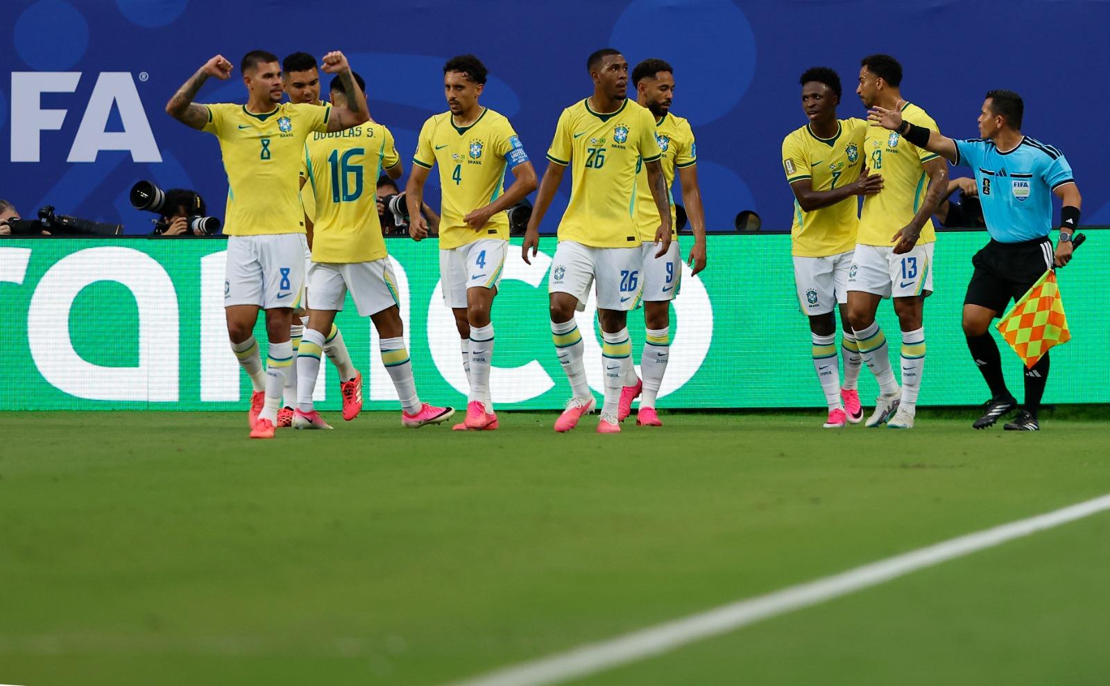 Brasil envia reclamação à Fifa após gol anulado na Copa e cita lance de Messi