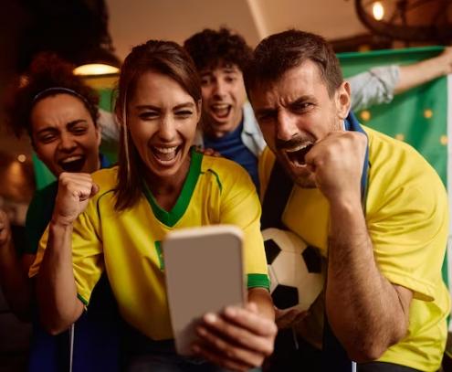 Muitas empresas apenas reduzem a carga horária dos trabalhadores em dias de jogo do Brasil.