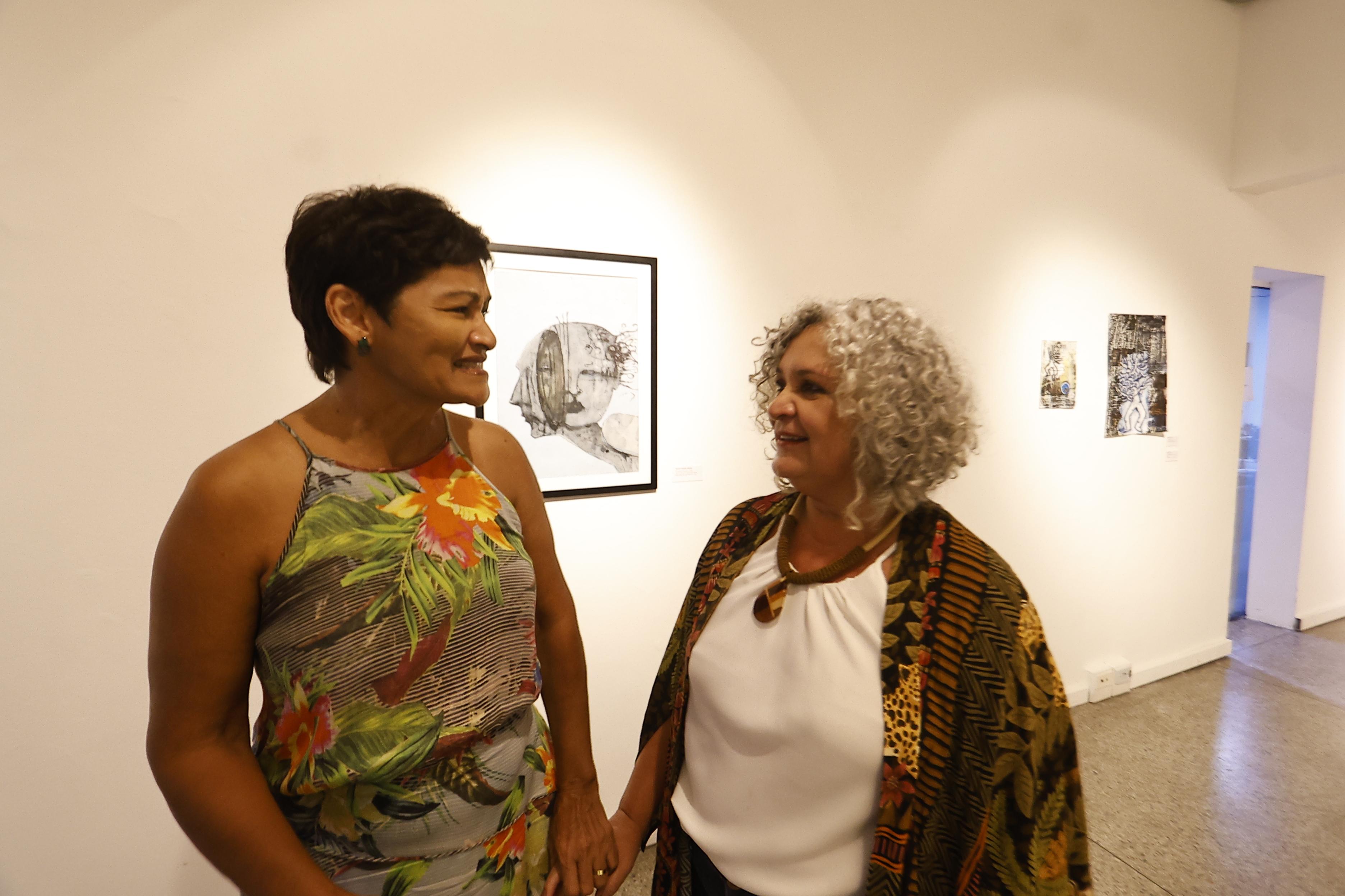 A professora Isabel Cabral (esquerda) e a advogada Cláudia Pinheiro (direita) compartilham a vida juntas