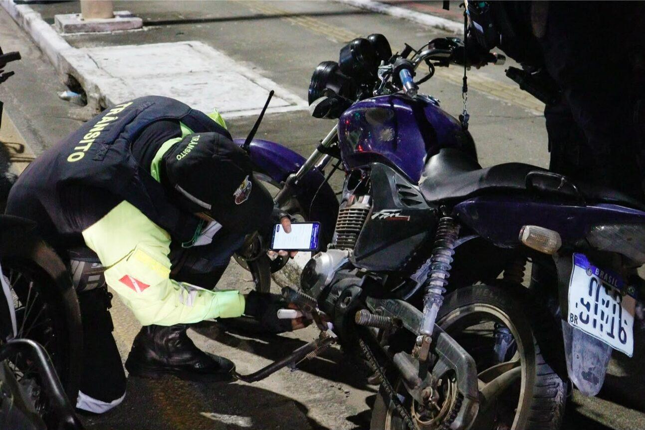 Operação apreende motocicletas e combate 'rolezinhos' em Belém.