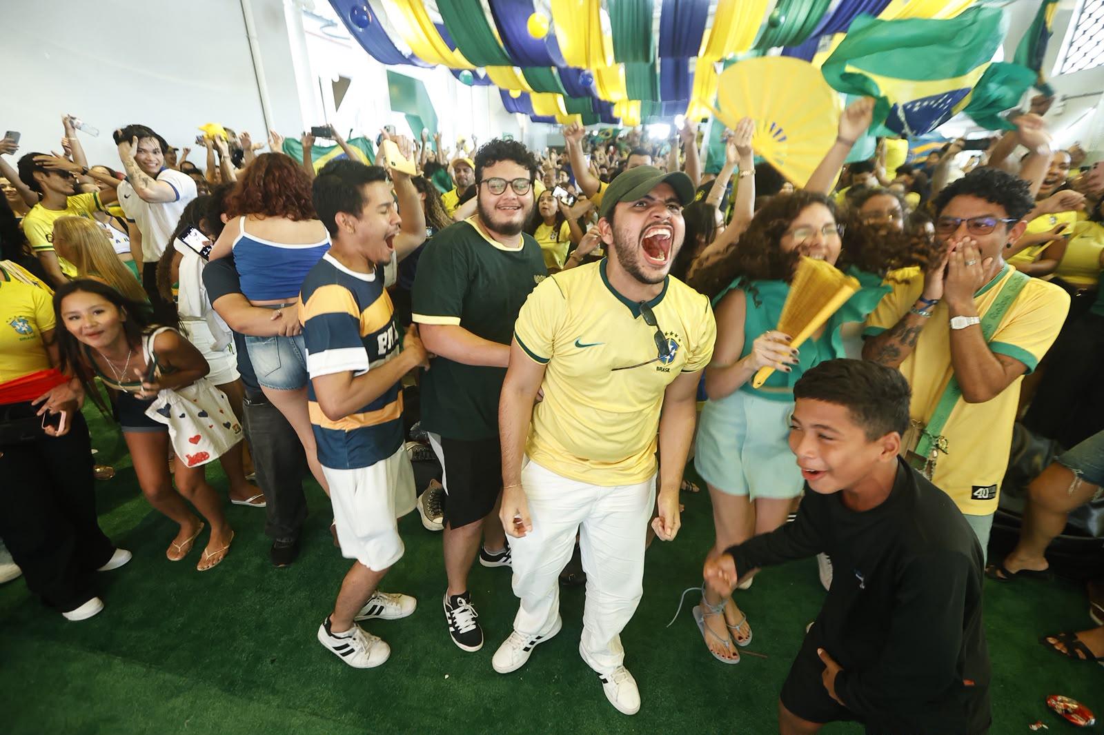 Torcida da seleção durante o jogo