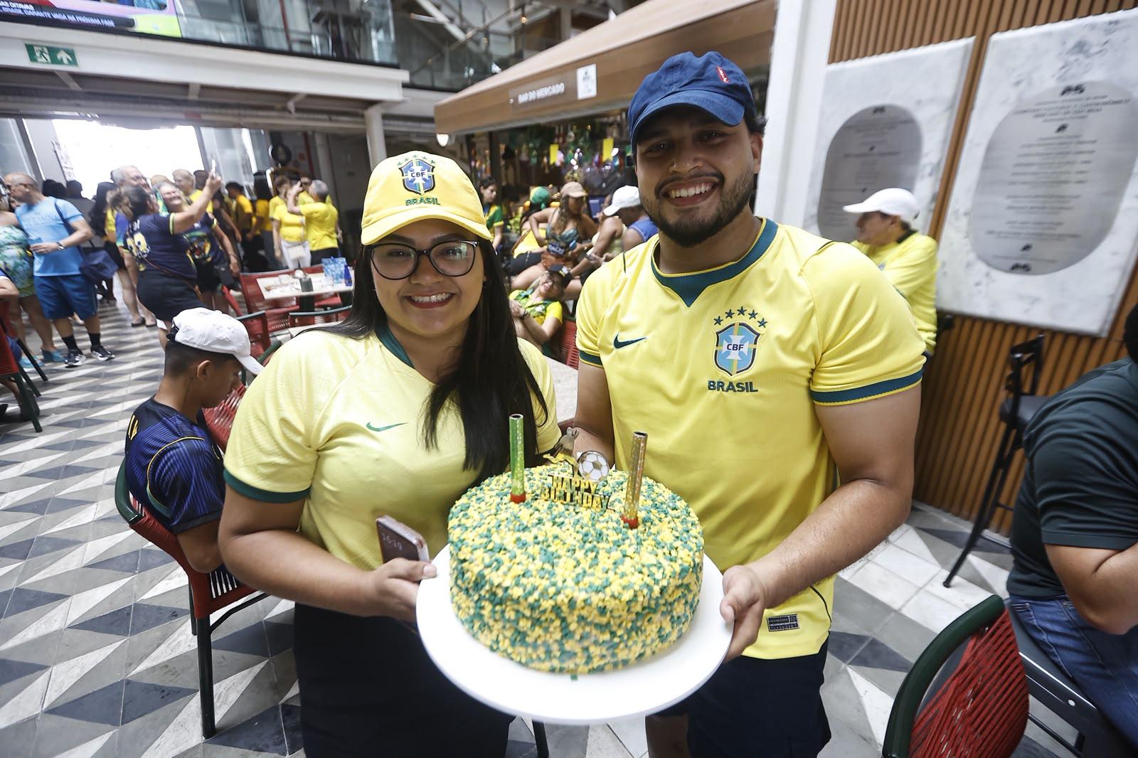 Irmãos Rafaela Frazão e Abraão Frazão comemoraram a vitória e o aniversário confiantes no hexa, após a vitória do Brasil sobre o Japão nesta segunda (29).