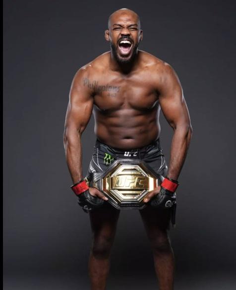 Jon Jones projeta retorno ao MMA e exalta forma física