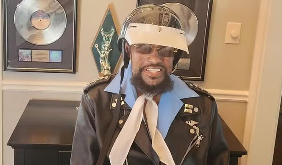 Victor Willis se vestia de policial no Village People