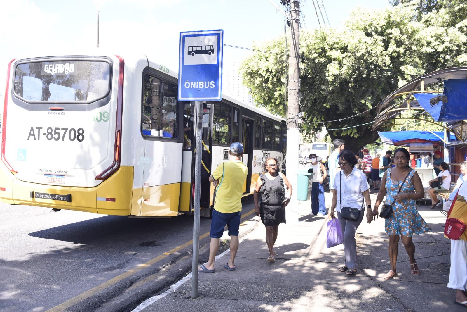 Parada de ônibus em Belém no bairro do Marco.
