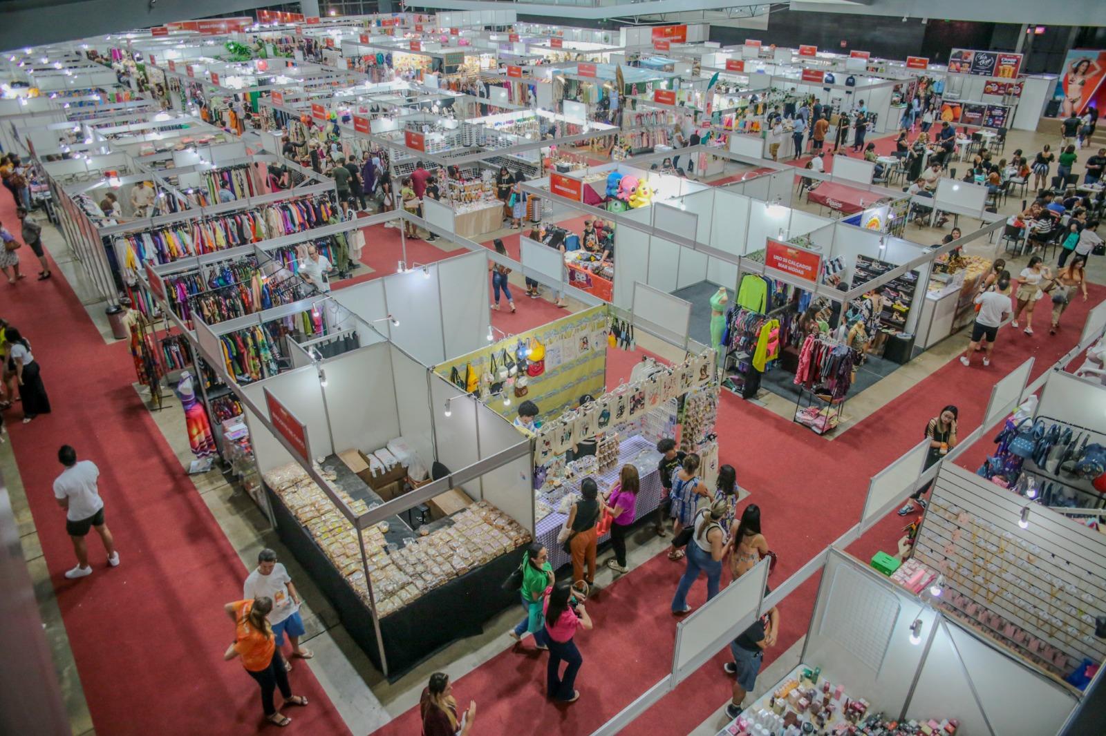 Feira reúne mais de 100 fabricantes de moda praia, calçados e acessórios em Belém