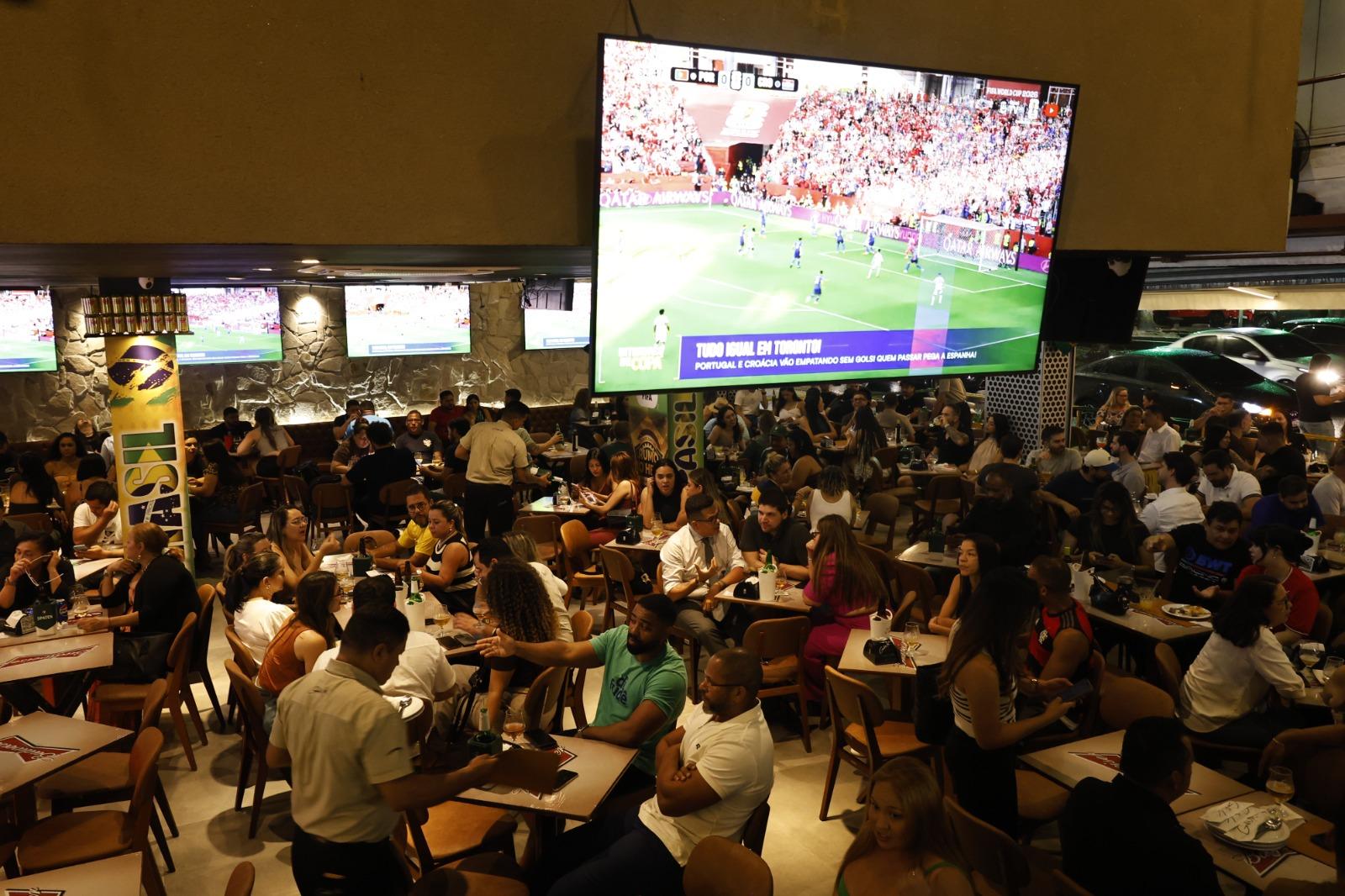 Bar em Belém reúne torcedores durante jogos da Copa do Mundo 2026.