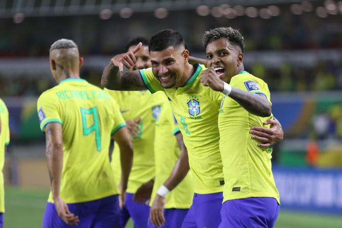 Volante Bruno Guimarães: "Espero que eu possa levar a melhor. O jogo é coletivo, mas duelos individuais são importantes", disse ele.